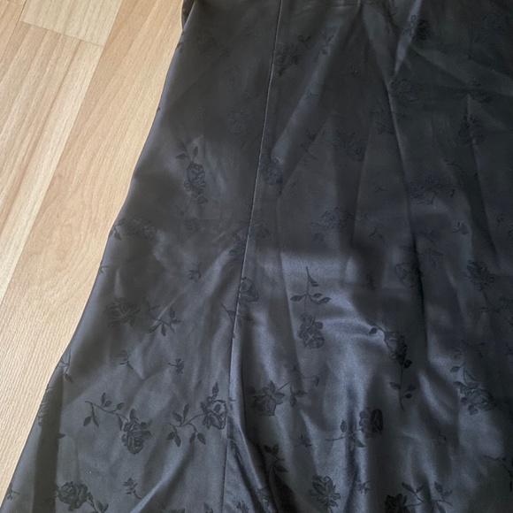 Black mini skirt - Picture 2 of 3